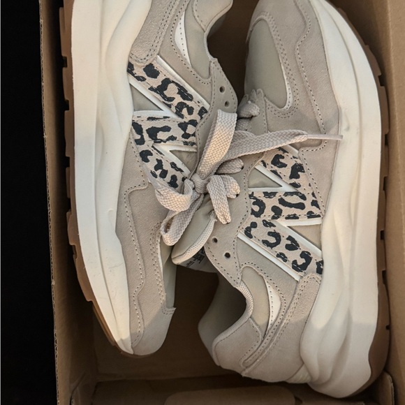 New Balance 57/40 Timberwolf Leopard Gray Sneakers W5740APB Women's US 8.5 B - Picture 4 of 6
